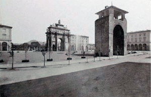 Fine '800 piazza Cavour (oggi Piazza della Libertà) vista dal viale Principessa Margherita (oggi viale Spartaco Lavagnini)