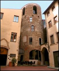 Torre della Pagliazza in Piazza Santa Elisabetta, luogo ove sorgevano le terme
