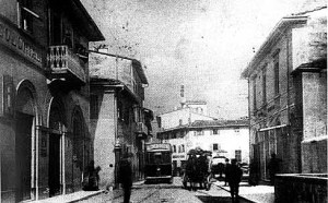 Piazza Ginoori a Sesto. Sulla destra il teatro Niccolini