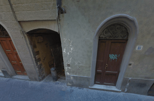 Vicolo del Giglio, accesso da Via del Corso