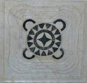 San Pietro in Mercato, particolare di una formella del fonte battesimale