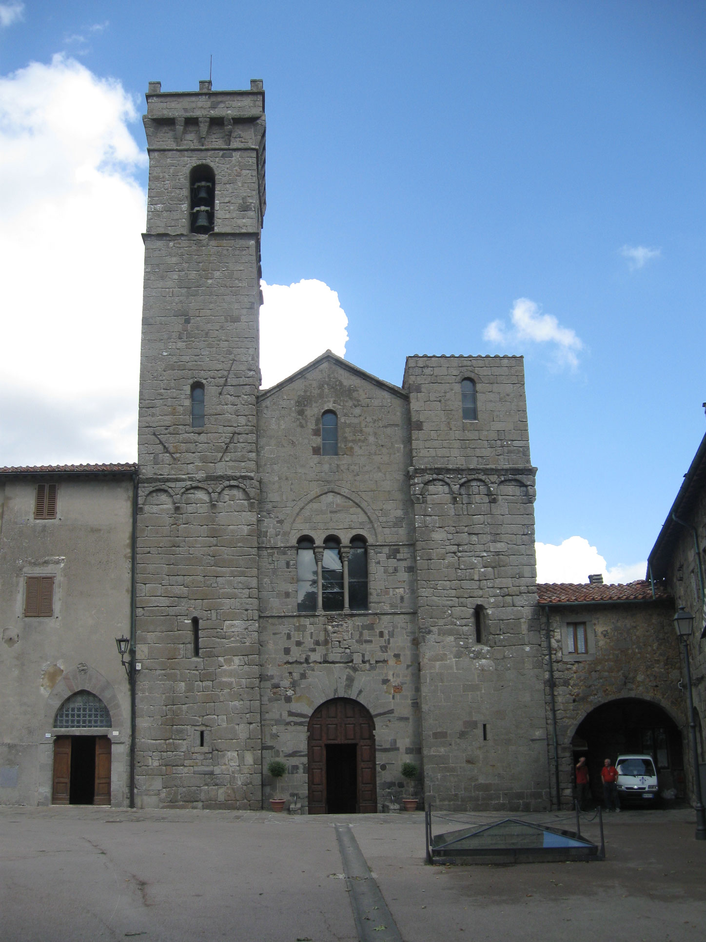 Abbazia di San Salvatore, la facciata
