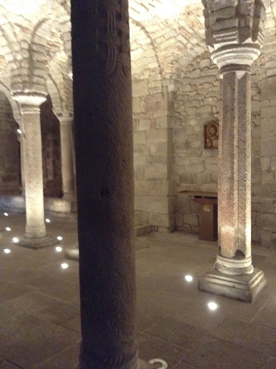 Abbazia di San Salvatore, cripta, capitello particolare