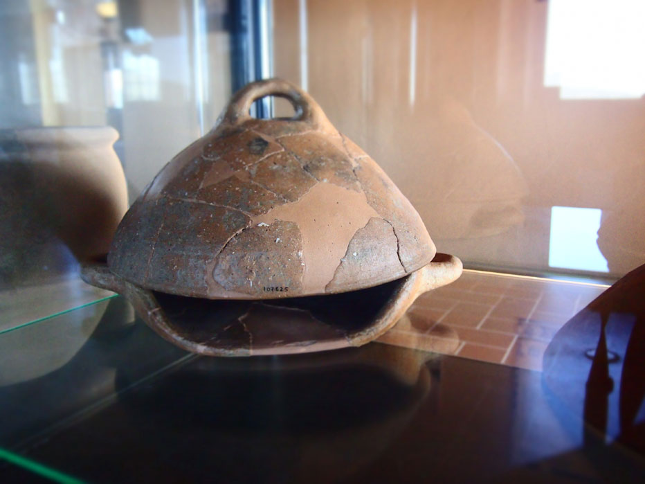 Museo di Murlo, braciere con coperchio a cupola