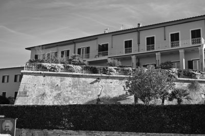 Resti del muro esterno della fortezza medicea